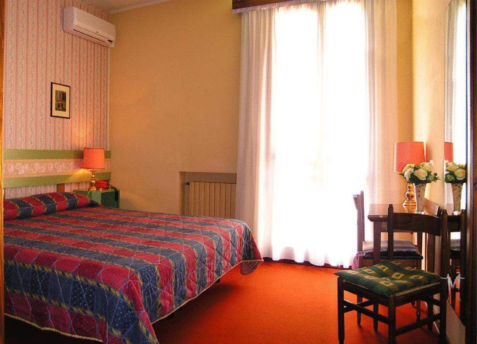 Hotel La Meridiana Бризигела Екстериор снимка